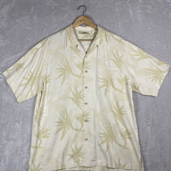 Tommy Bahama 100% Silk Camp Shirt Medium Plant Geo Leaf Collared Coconut Buttons - Picture 2 of 7